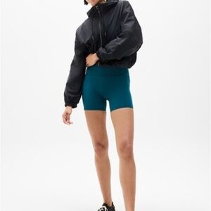 Athleta Salutation Stash High Rise Teal High-Rise Bike Shorts Small Petite